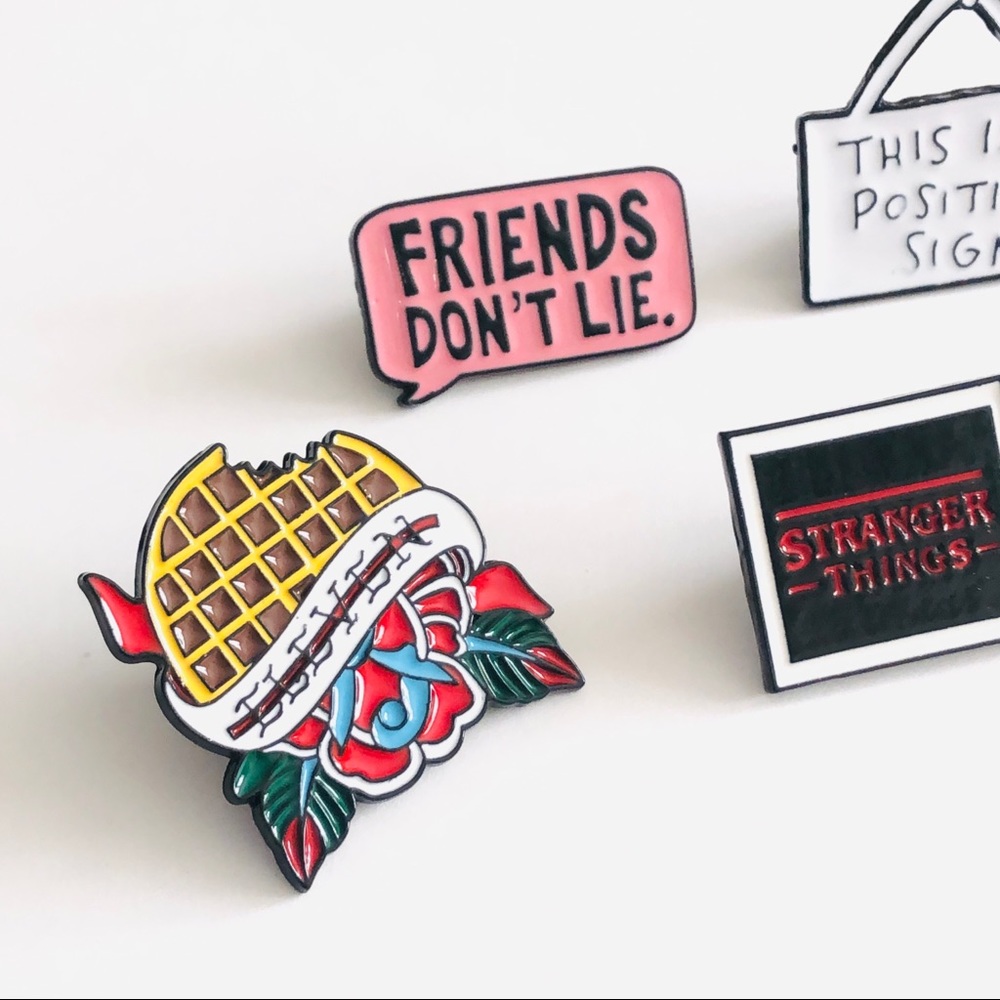 Stranger Things 5 Piece Brooch / Pin Set - Picture 2 of 5